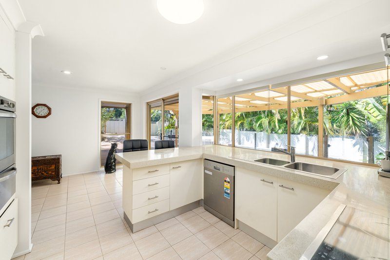 Photo - 2 Turnberry Court, Robina QLD 4226 - Image 5