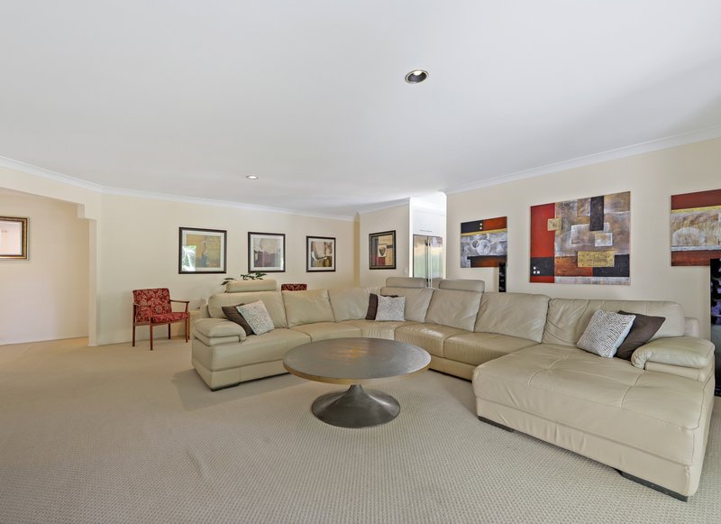 Photo - 2 Turnberry Court, Robina QLD 4226 - Image 4