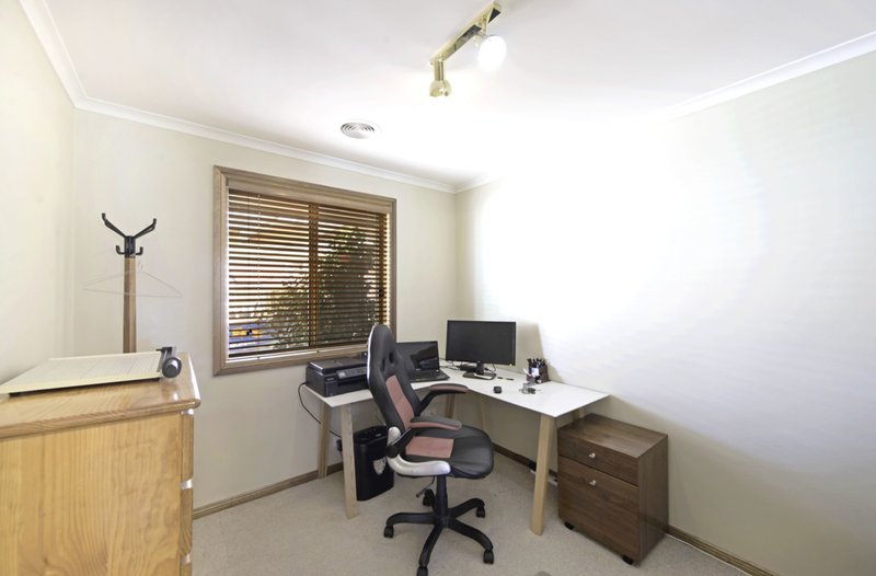 Photo - 2 Tuross Close, Amaroo ACT 2914 - Image 17