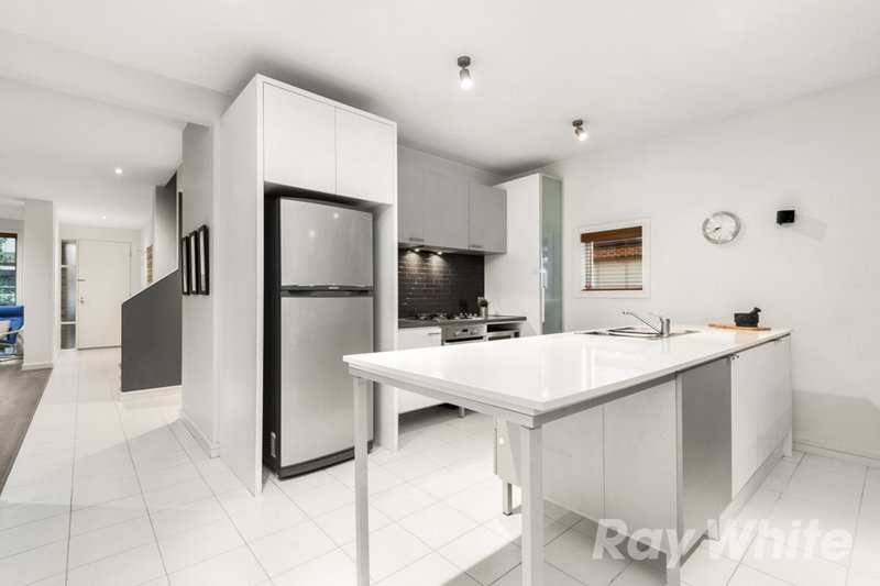 Photo - 2 Tusmore Place, Mulgrave VIC 3170 - Image 2