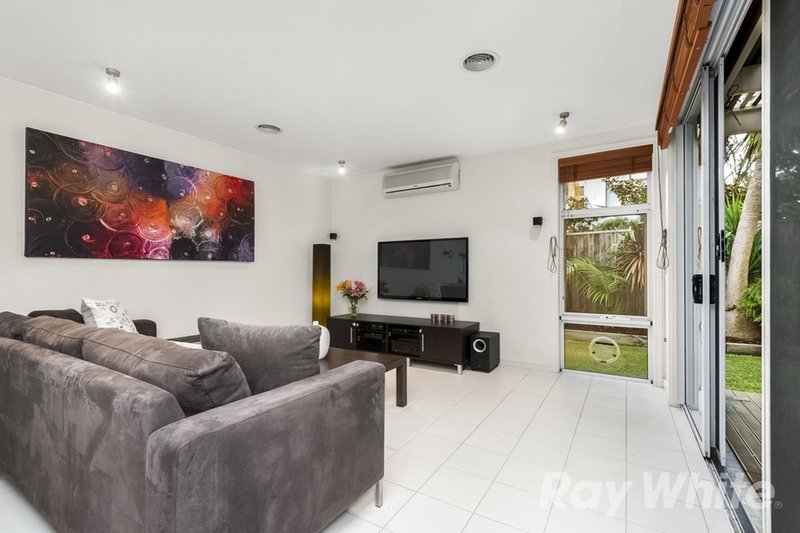 Photo - 2 Tusmore Place, Mulgrave VIC 3170 - Image 3