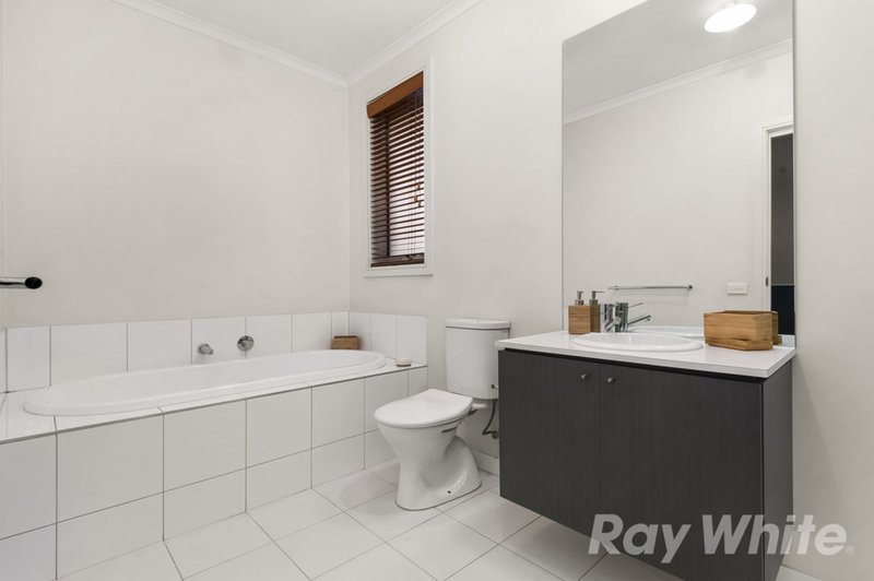 Photo - 2 Tusmore Place, Mulgrave VIC 3170 - Image 9