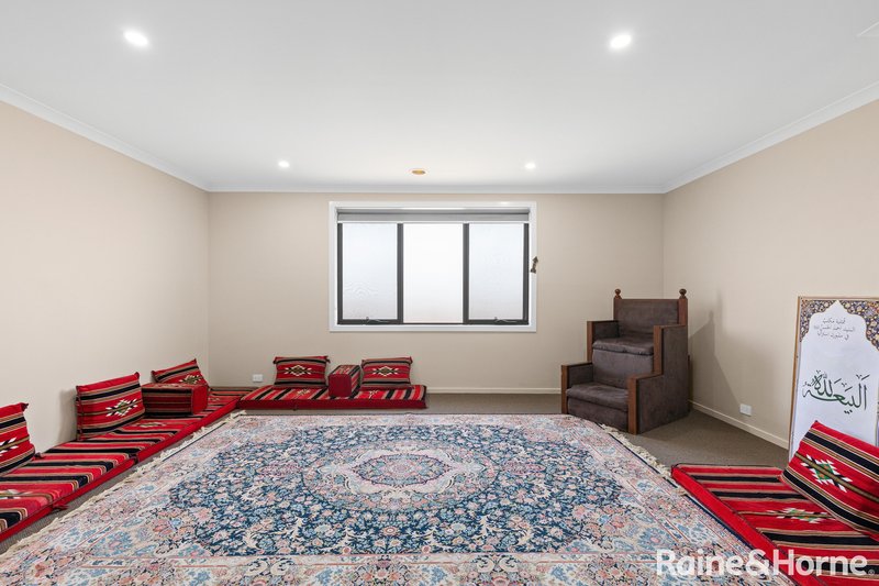Photo - 2 Upthorpe Way, Mickleham VIC 3064 - Image 5