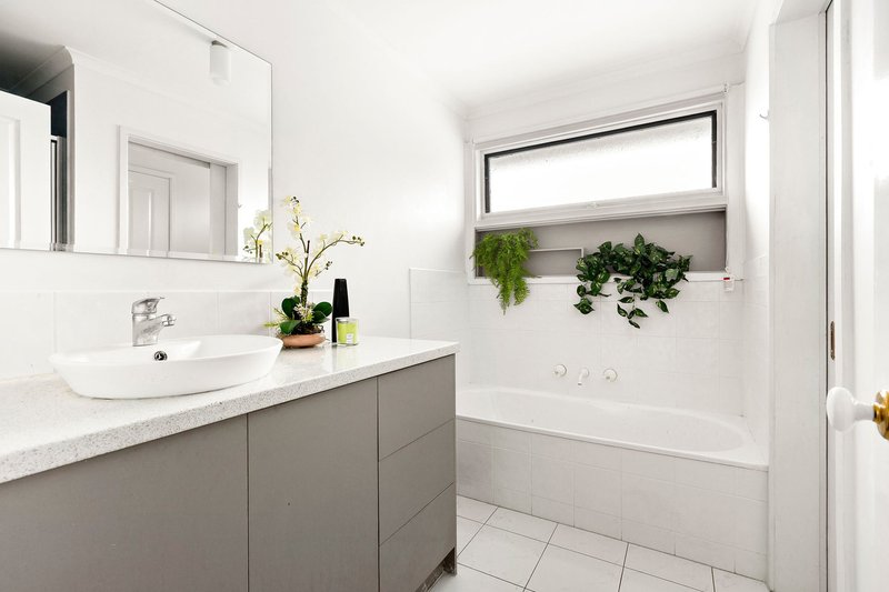 Photo - 2 Valley Road, Frankston VIC 3199 - Image 7