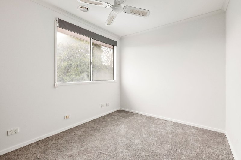 Photo - 2 Valley Road, Frankston VIC 3199 - Image 9