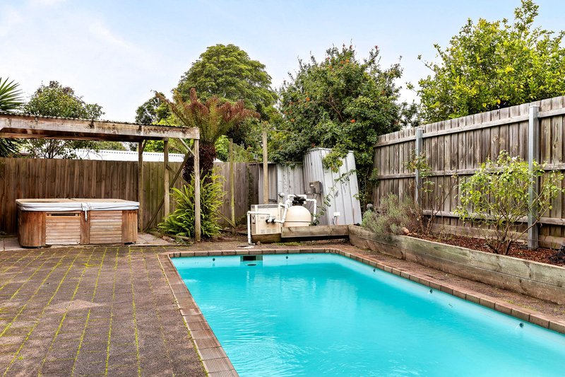 Photo - 2 Valley Road, Frankston VIC 3199 - Image 13