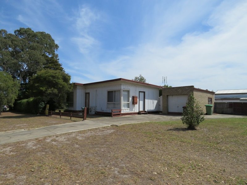 Photo - 2 Vaughan Street, Paynesville VIC 3880 - Image 3