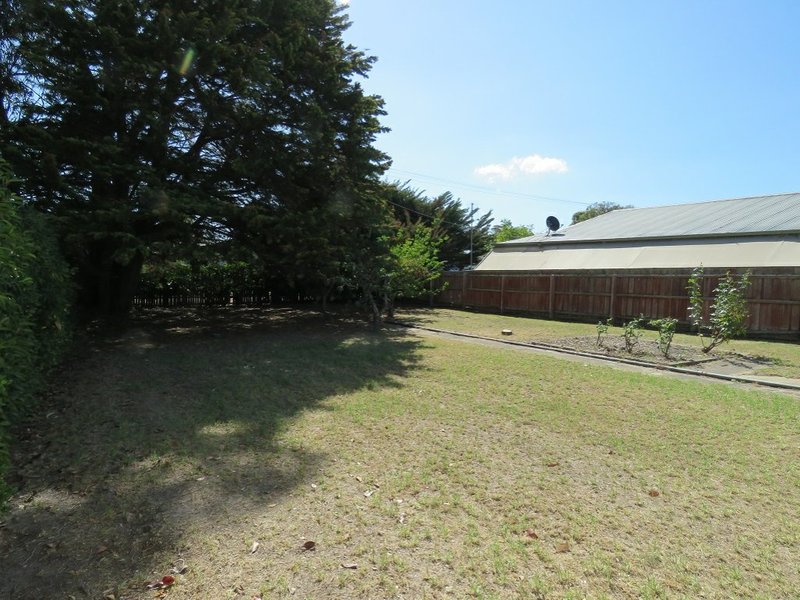 Photo - 2 Vaughan Street, Paynesville VIC 3880 - Image 4