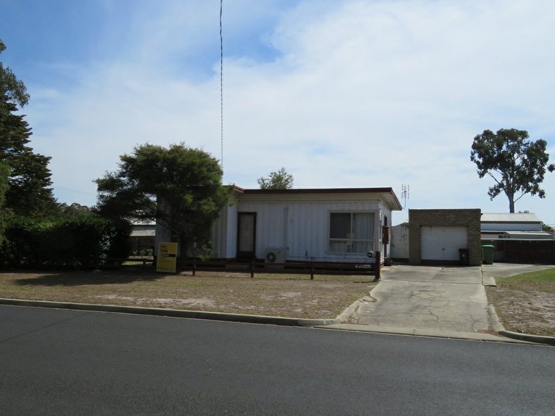 Photo - 2 Vaughan Street, Paynesville VIC 3880 - Image 13