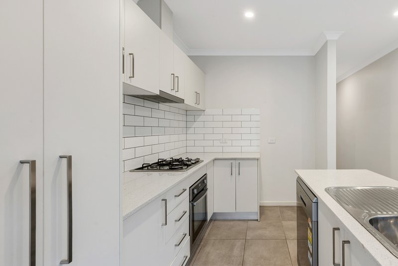 Photo - 2 Vedro Road, Craigieburn VIC 3064 - Image 4