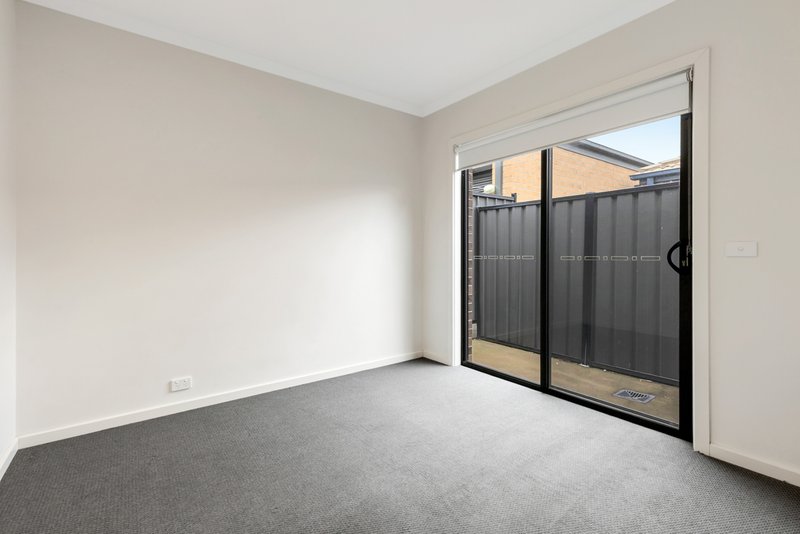 Photo - 2 Vedro Road, Craigieburn VIC 3064 - Image 6