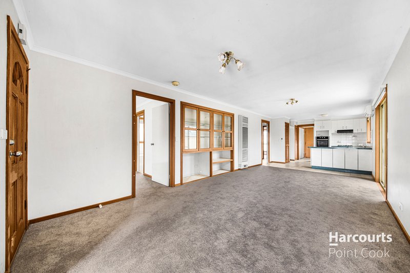 Photo - 2 Verity Court, Altona Meadows VIC 3028 - Image 4