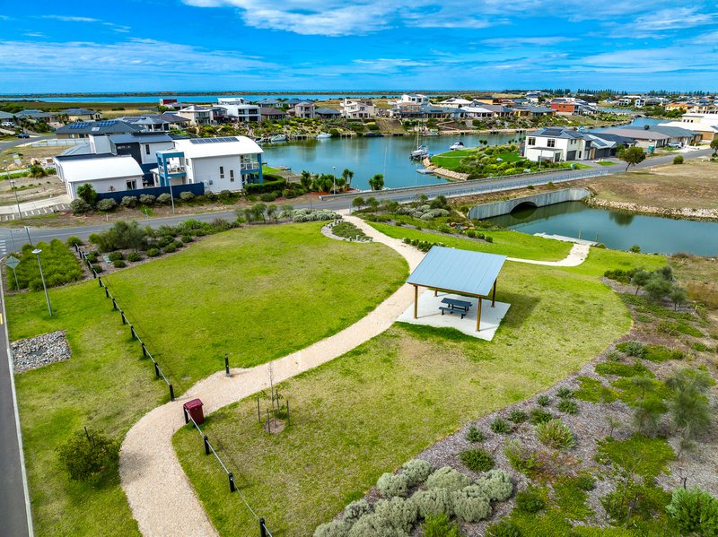 Photo - 2 Victoria Parade, Hindmarsh Island SA 5214 - Image 8