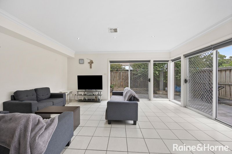 Photo - 2 Viewbank Circuit, Roxburgh Park VIC 3064 - Image 3