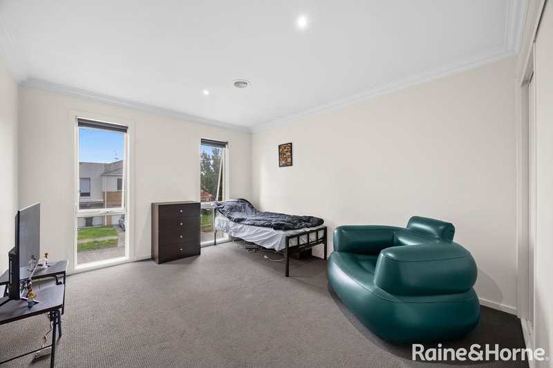 Photo - 2 Viewbank Circuit, Roxburgh Park VIC 3064 - Image 9