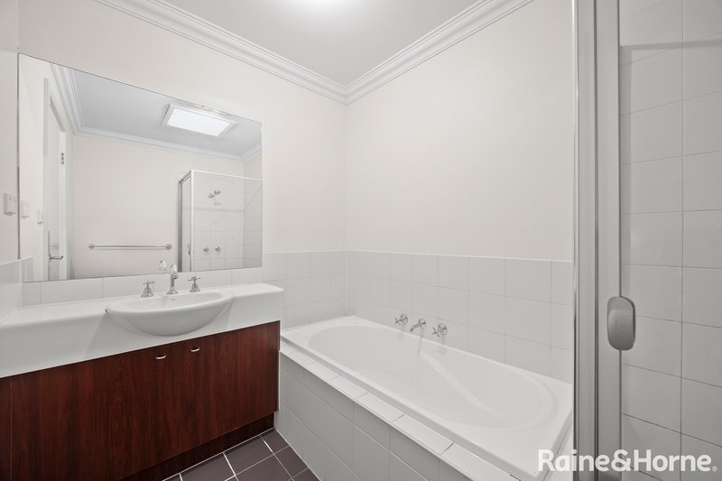 Photo - 2 Viewbank Circuit, Roxburgh Park VIC 3064 - Image 11