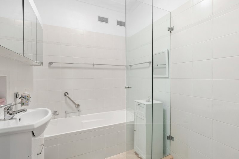 Photo - 2 Vines Avenue, Forestville NSW 2087 - Image 8