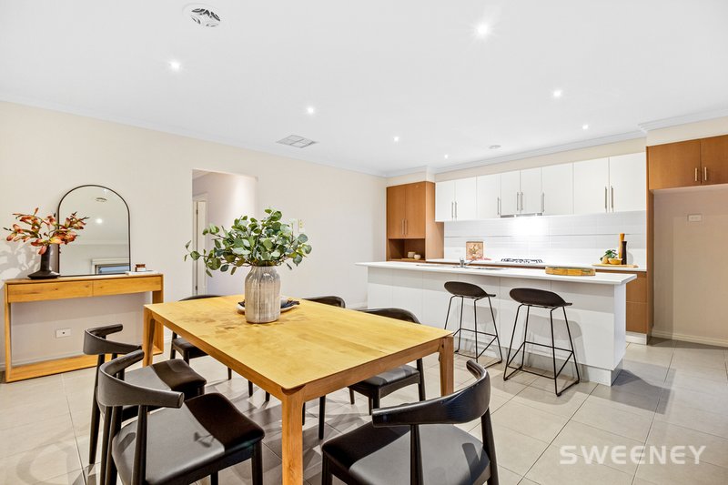 Photo - 2 Waddell Court, Altona Meadows VIC 3028 - Image 5