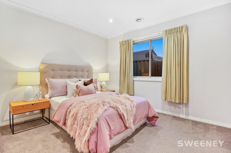 Photo - 2 Waddell Court, Altona Meadows VIC 3028 - Image 9