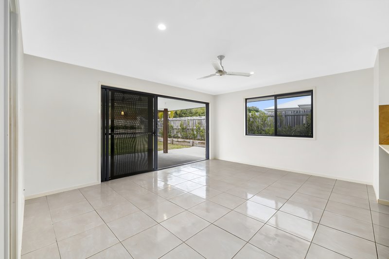 Photo - 2 Waratah Pl , Southside QLD 4570 - Image 5