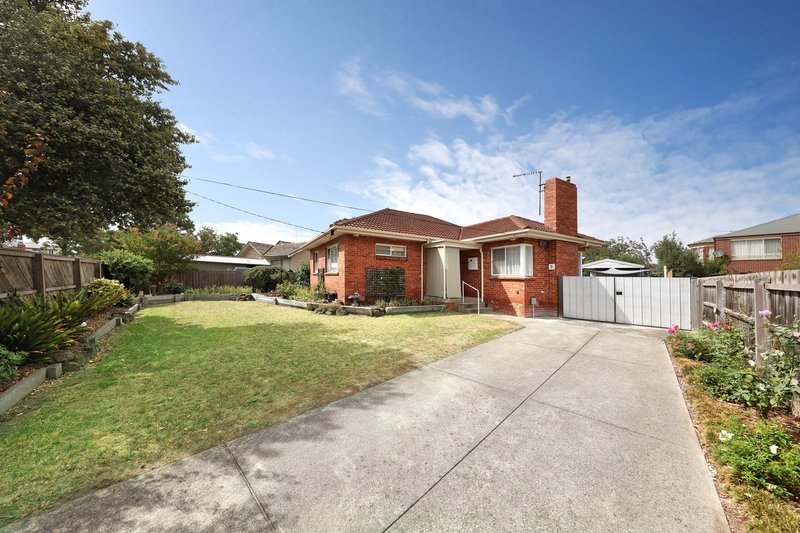 Photo - 2 Waratah Street, Bentleigh East VIC 3165 - Image 2