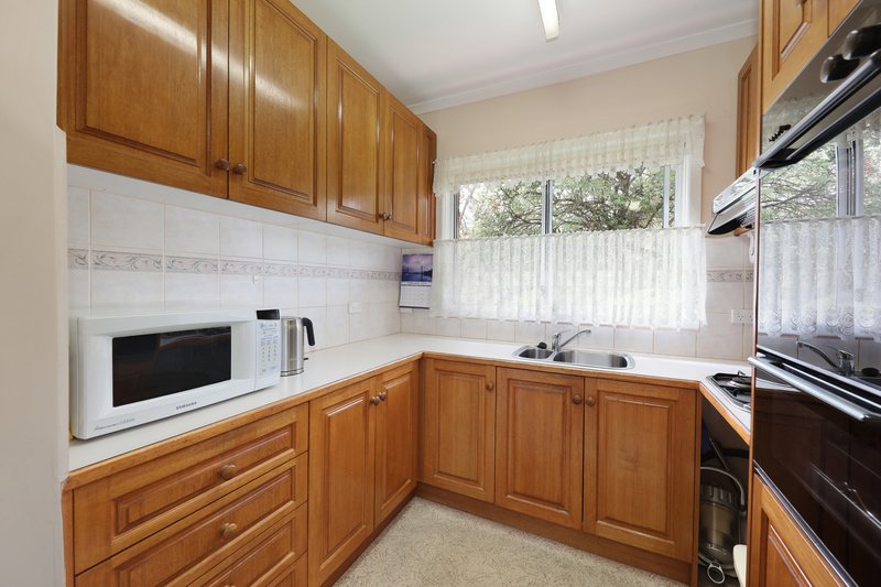 Photo - 2 Waratah Street, Bentleigh East VIC 3165 - Image 4