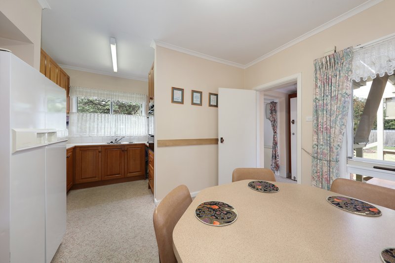 Photo - 2 Waratah Street, Bentleigh East VIC 3165 - Image 5