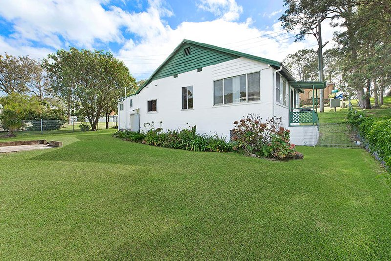 Photo - 2 Watkins Road, Wangi Wangi NSW 2267 - Image 2