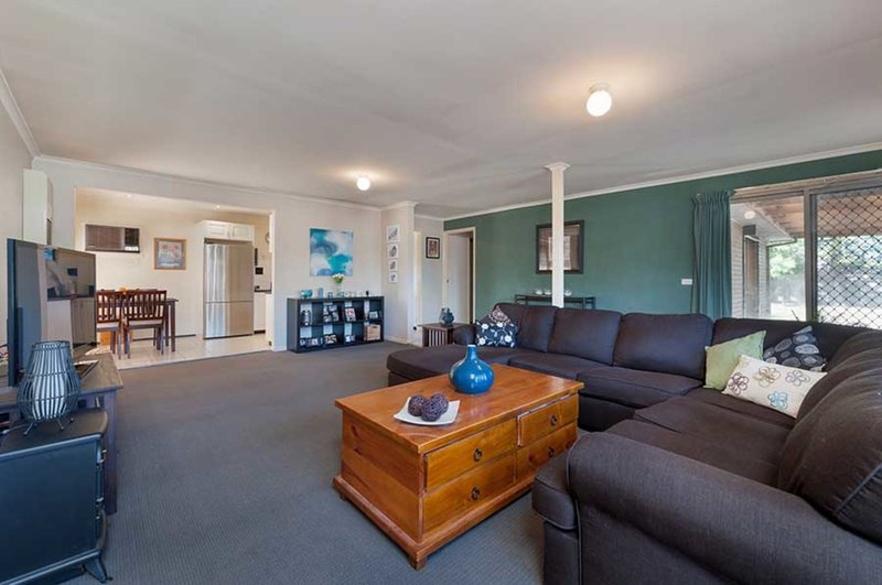 Photo - 2 Waverley Court, Craigieburn VIC 3064 - Image 4