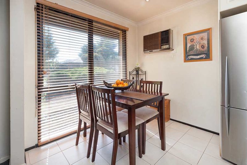 Photo - 2 Waverley Court, Craigieburn VIC 3064 - Image 5