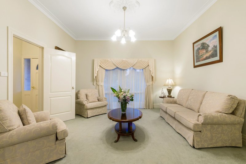 Photo - 2 Wedd Street, Cheltenham VIC 3192 - Image 2