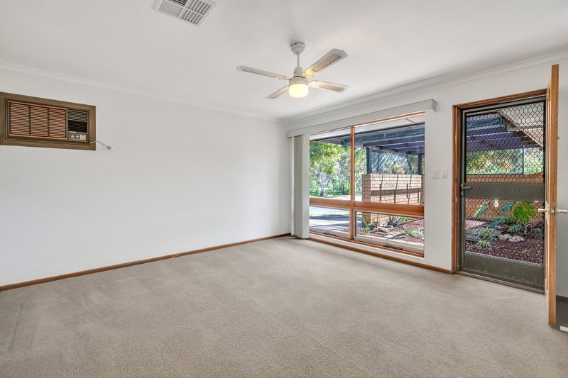 Photo - 2 Wedge Place, Reynella East SA 5161 - Image 4