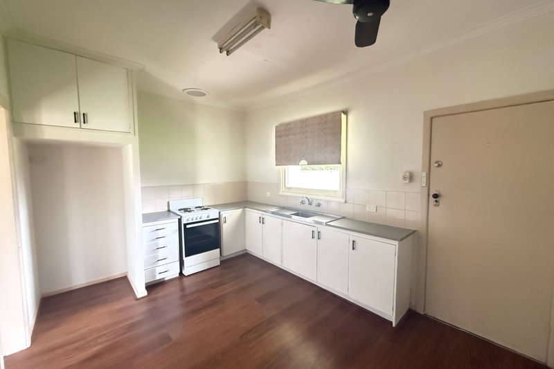 Photo - 2 Weeroona Avenue, Hamlyn Heights VIC 3215 - Image 2