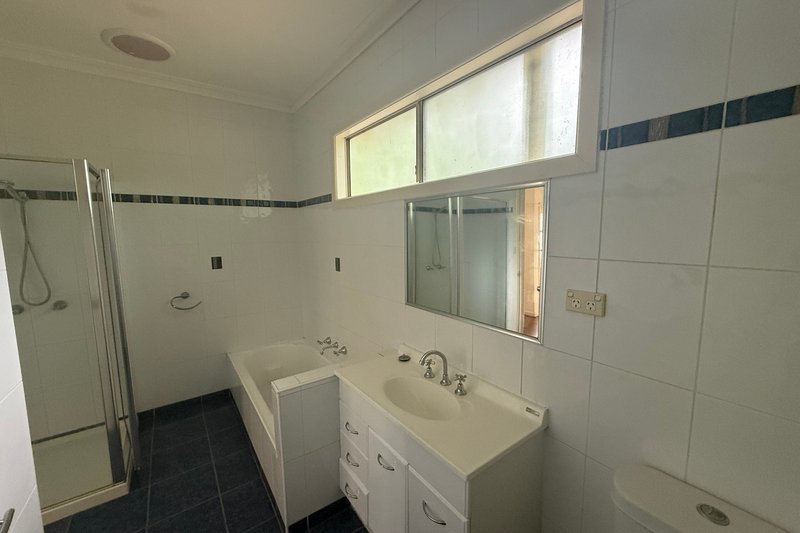 Photo - 2 Weeroona Avenue, Hamlyn Heights VIC 3215 - Image 4