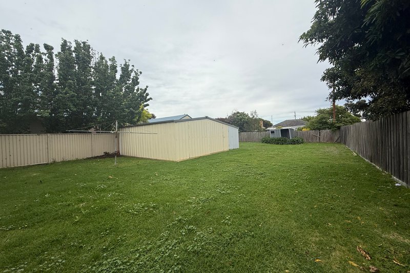 Photo - 2 Weeroona Avenue, Hamlyn Heights VIC 3215 - Image 7