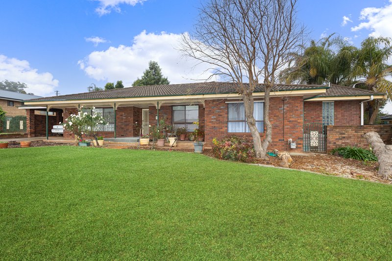 2 Wellingham Place, Temora NSW 2666