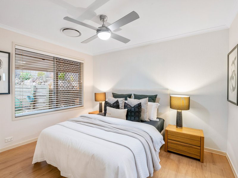 Photo - 2 Wesley Place, Sinnamon Park QLD 4073 - Image 6