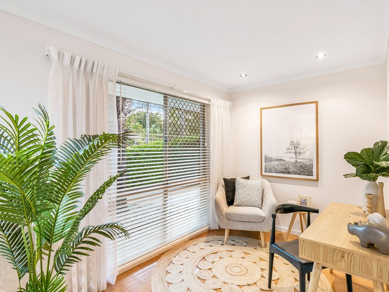 Photo - 2 Wesley Place, Sinnamon Park QLD 4073 - Image 12