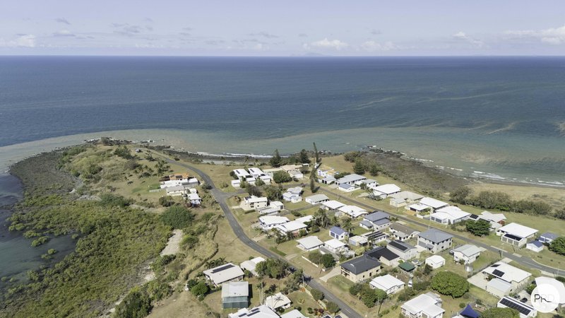 Photo - 2 Westcott Avenue, Campwin Beach QLD 4737 - Image 5