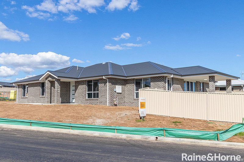 2 Wheatfield Drive, Kelso NSW 2795