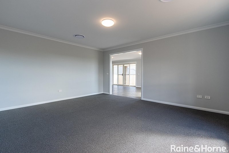 Photo - 2 Wheatfield Drive, Kelso NSW 2795 - Image 6