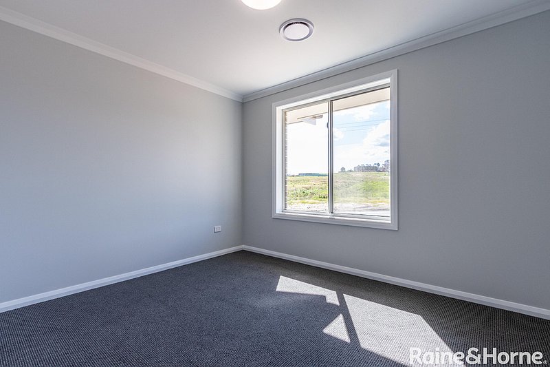 Photo - 2 Wheatfield Drive, Kelso NSW 2795 - Image 12