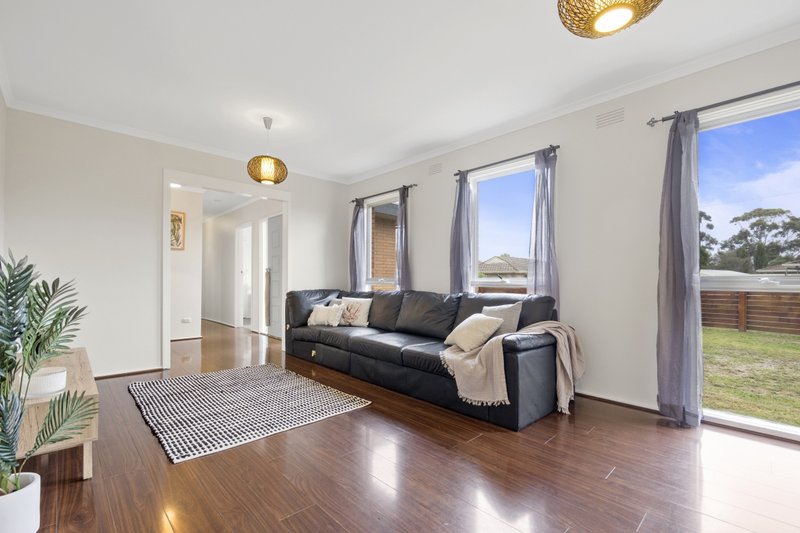 Photo - 2 Whiton Grove, Wyndham Vale VIC 3024 - Image 4