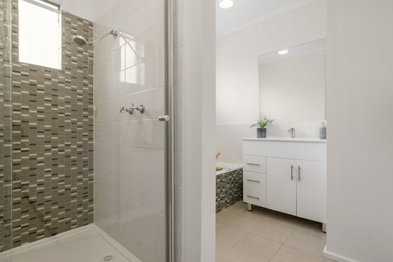 Photo - 2 Whiton Grove, Wyndham Vale VIC 3024 - Image 12