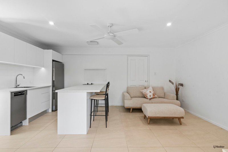 Photo - 2 Wickepin Court, Elanora QLD 4221 - Image 2