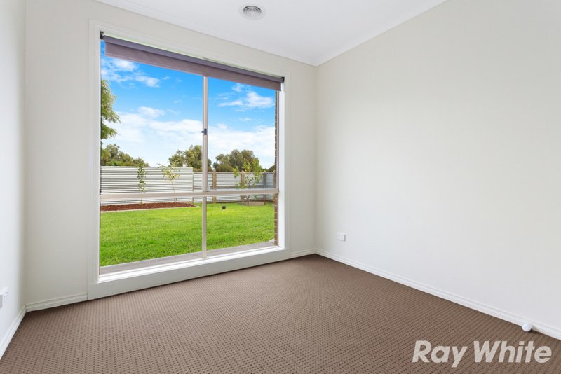 Photo - 2 Wild Cherry Avenue, Pakenham VIC 3810 - Image 8