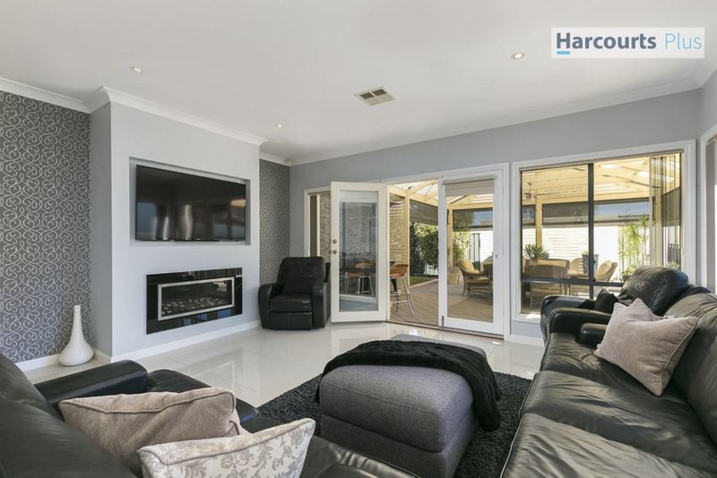 Photo - 2 Wildi Court, Hallett Cove SA 5158 - Image 2