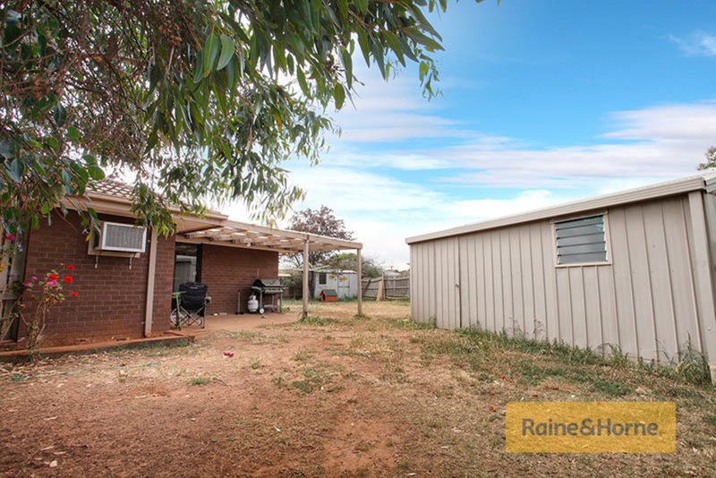 Photo - 2 Wills Road, Melton South VIC 3338 - Image 5