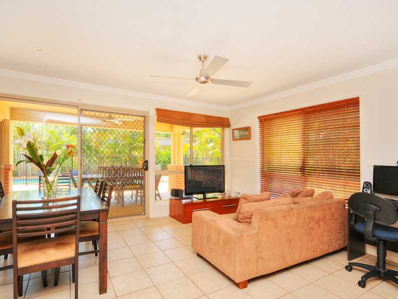 Photo - 2 Wiltshire Drive, Mudgeeraba QLD 4213 - Image 6