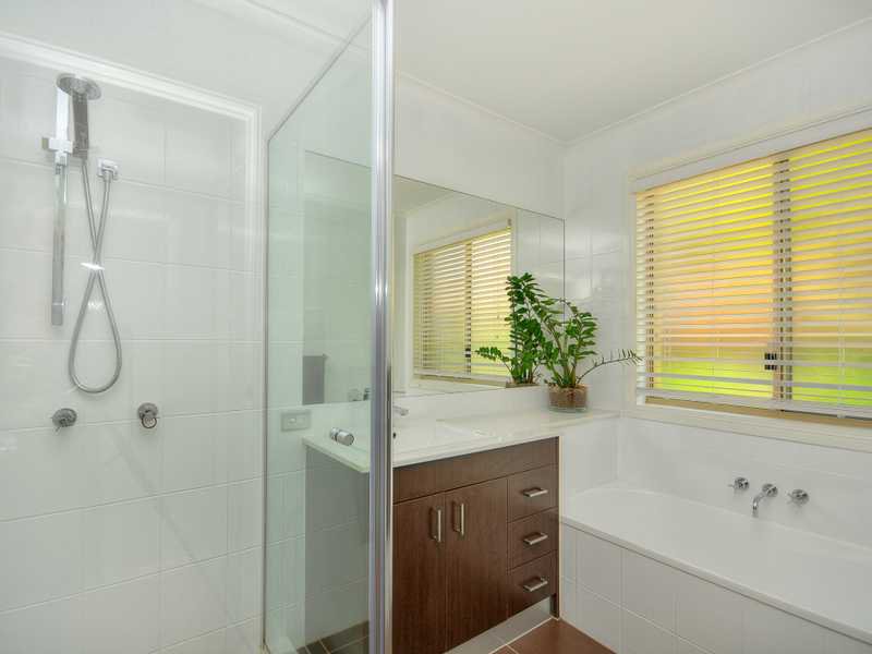 Photo - 2 Wiltshire Drive, Mudgeeraba QLD 4213 - Image 7